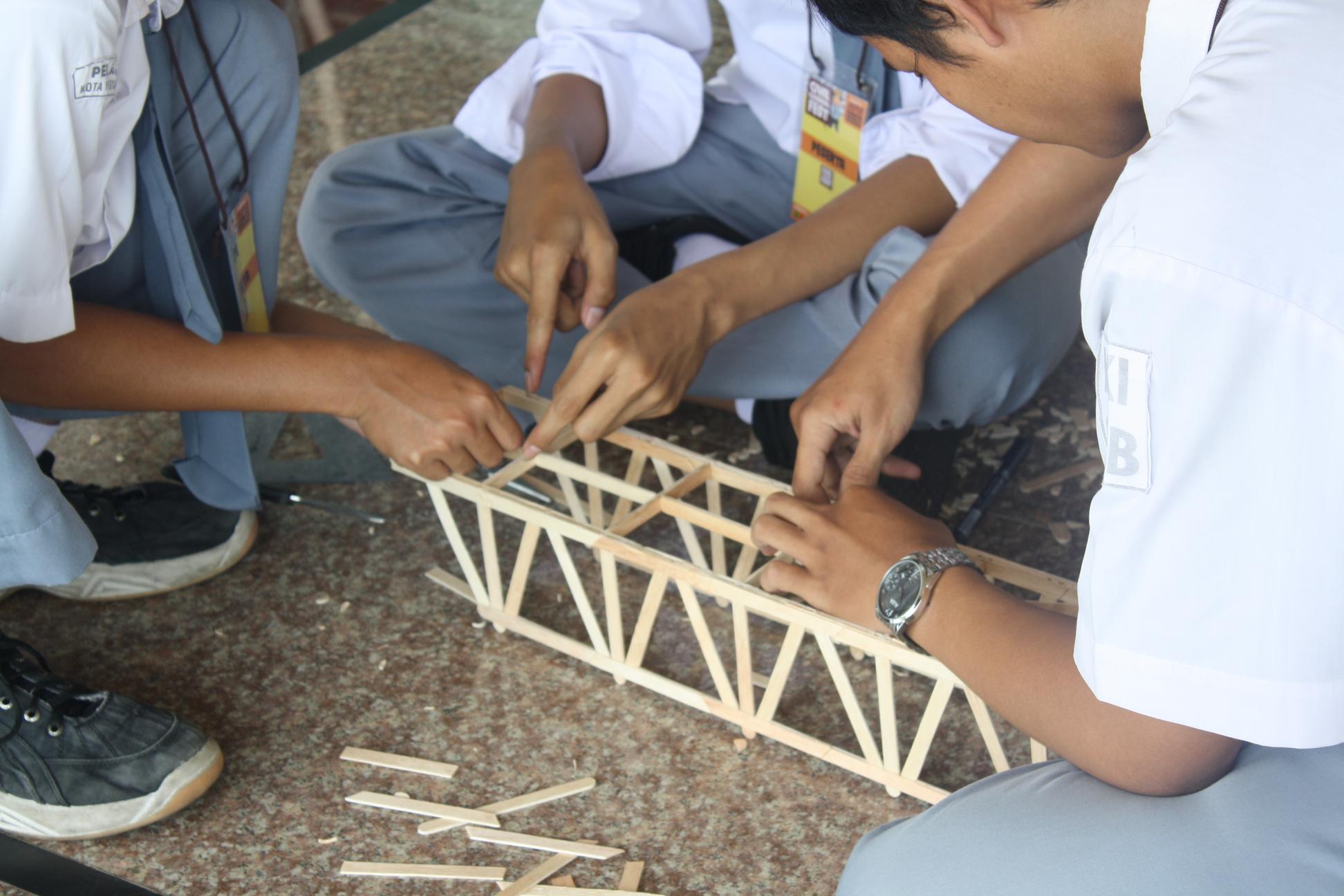 Kreasi Jembatan Dari Stik Es Krim Universitas Muhammadiyah