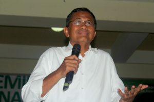 Menteri BUMN Dahlan Iskan Menjadi Pembicara Utama dalam Seminar Nasional Bertajuk “Etika Jurnalistik vs Jurnalisme Online Menguak Penerapan Etika dan Kode etik Jurnalistik Dalam Jurnalisme Online” di Kampus Terpadu UMY (19/10) Menteri BUMN Dahlan Iskan Menjadi Pembicara Utama dalam Seminar Nasional Bertajuk “Etika Jurnalistik vs Jurnalisme Online Menguak Penerapan Etika dan Kode etik Jurnalistik Dalam Jurnalisme Online” di Kampus Terpadu UMY (19/10)