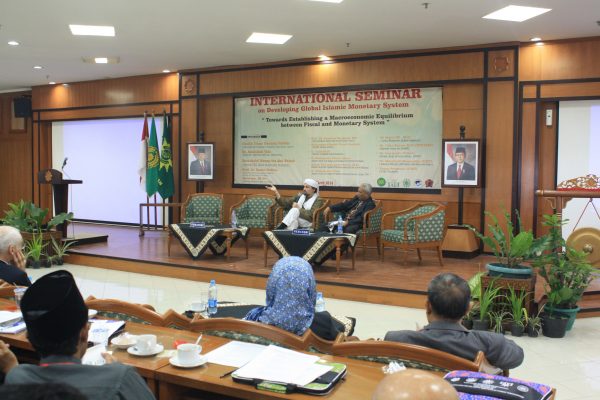 seminar emas dan perak solusi krisis FE UMY